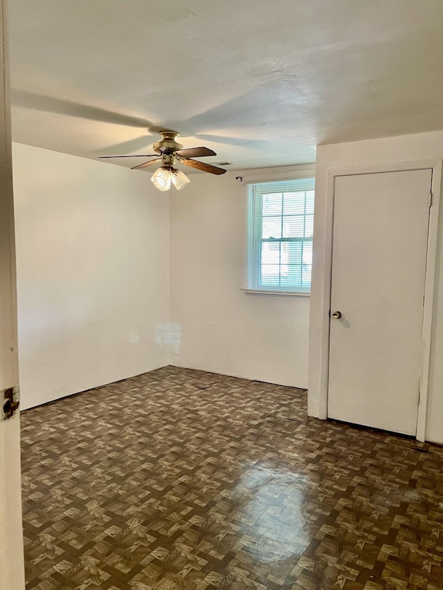 unfurnished room with ceiling fan