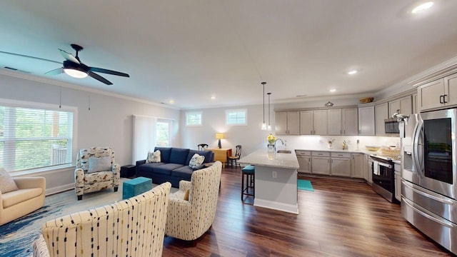 6453 Serenade Ln, Hixson, TN 37343 - kitchen featuring appliances with stainless steel finishes, a sink, a breakfast bar area, open floor plan, and visible vents