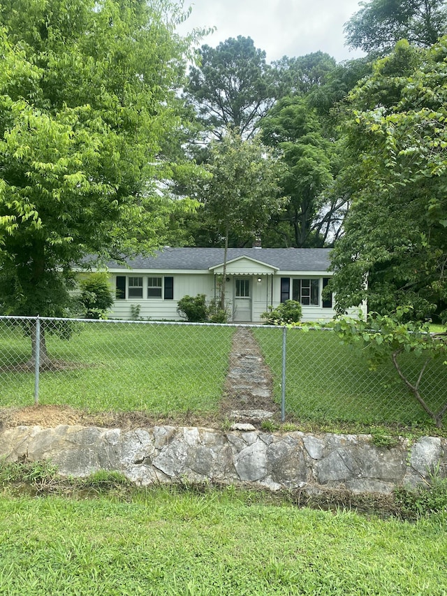 2320 Raines Dr NW, Cleveland, TN 37311 - ranch-style home featuring a fenced front yard and a shingled roof