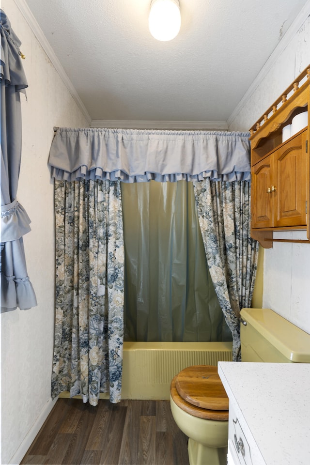 full bathroom featuring shower / bath combo with shower curtain, toilet, wood-type flooring, and ornamental molding