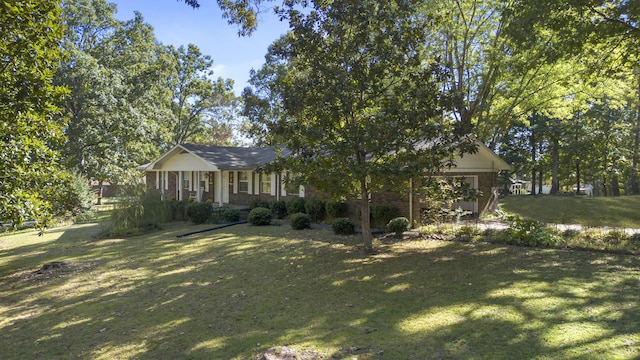 view of front facade with a front yard