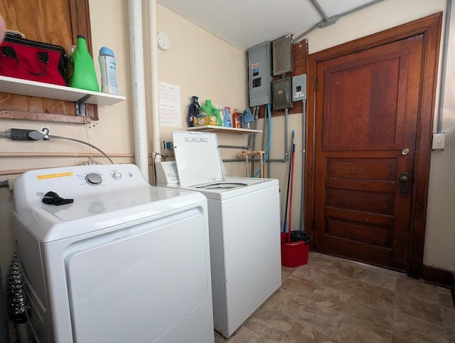 525 4th St NW, Cleveland, TN 37311 - laundry room with washer and dryer and electric panel