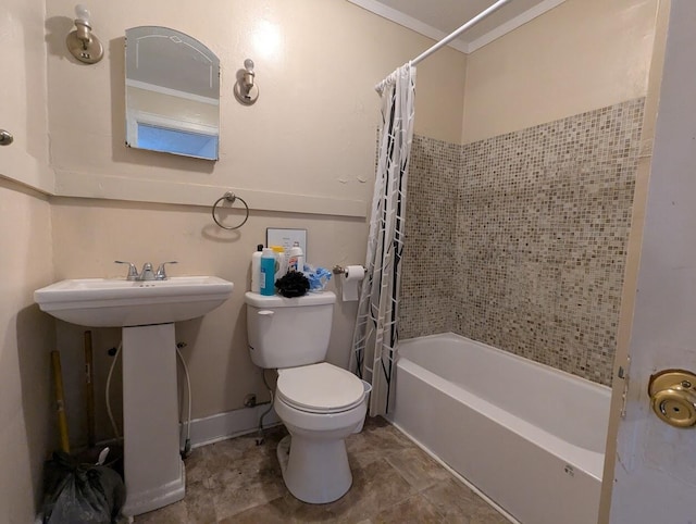 525 4th St NW, Cleveland, TN 37311 - bathroom featuring shower / bath combo and ornamental molding
