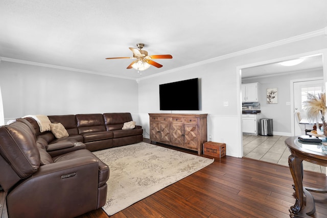 living area featuring crown molding, wood-type flooring, and ceiling fan