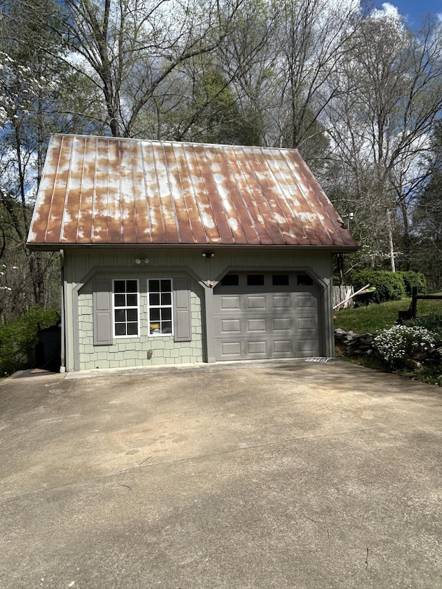 105 Hicks Adams Dr, Reliance, TN 37369 - garage featuring view of wooded area and driveway