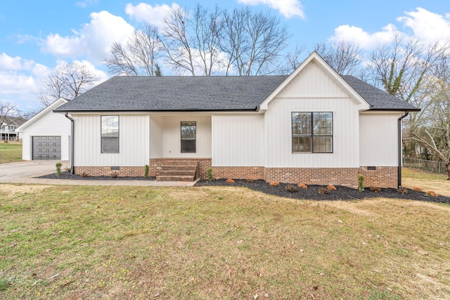 view of front of house featuring a garage and a front lawn