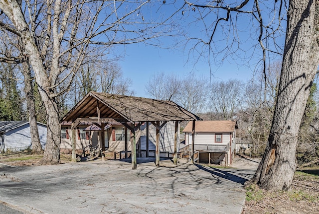 exterior space featuring driveway