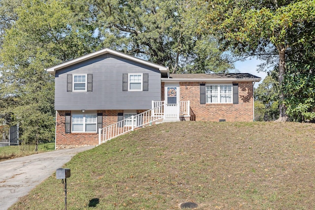 tri-level home featuring a front lawn