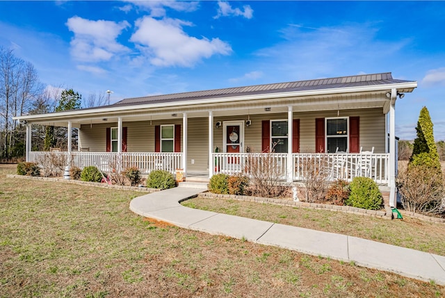 view of front of house with covered porch and a front lawn