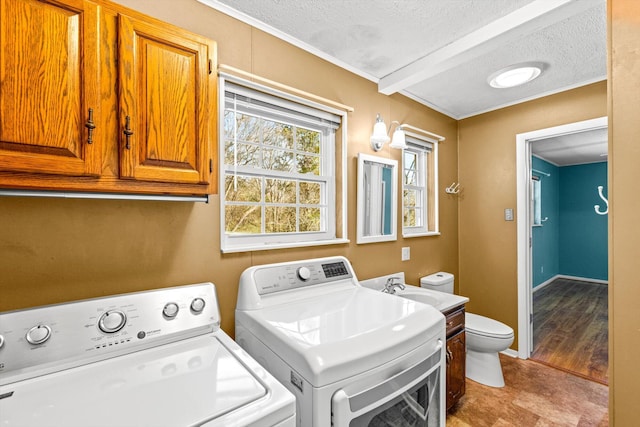 laundry room with washer and clothes dryer and a textured ceiling