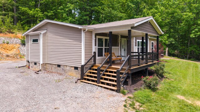 308 S Crisp Ln, Decatur, TN 37322 - view of front of property featuring crawl space, covered porch, and a front yard