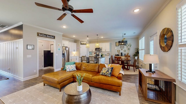 living area featuring recessed lighting, ceiling fan, baseboards, and wood finished floors