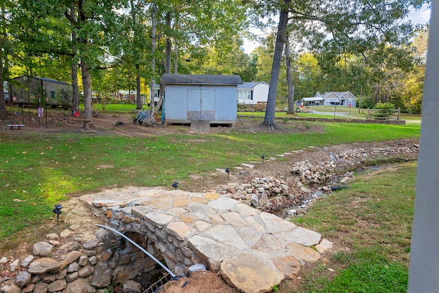 view of yard with a storage unit