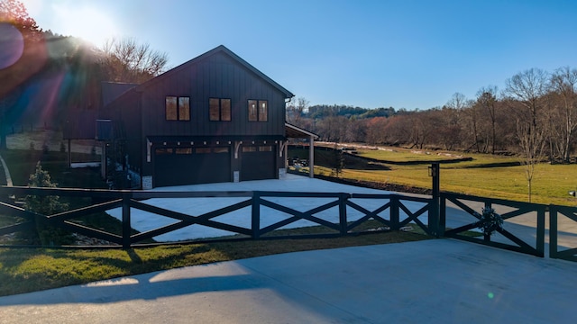 view of gate featuring a lawn