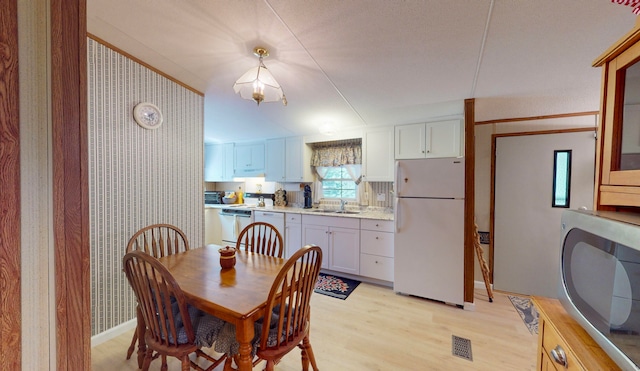 dining area with light hardwood / wood-style floors