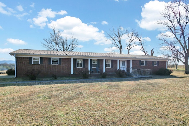 ranch-style house featuring a front lawn