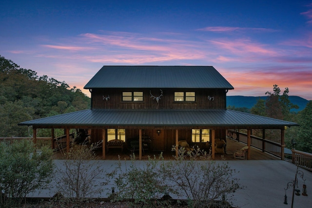 view of front of house featuring a mountain view