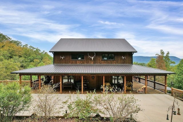 country-style home featuring a mountain view