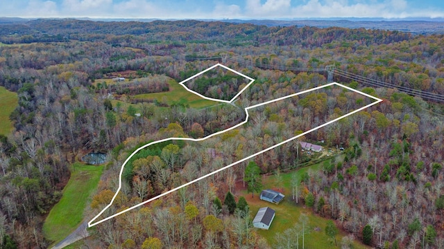 birds eye view of property featuring a wooded view