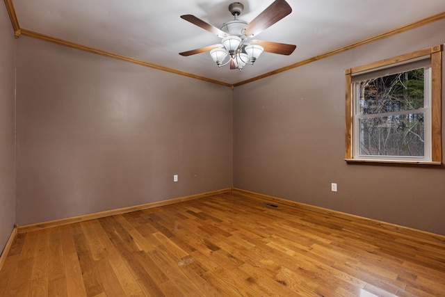 unfurnished room featuring light wood-type flooring, baseboards, ornamental molding, and ceiling fan