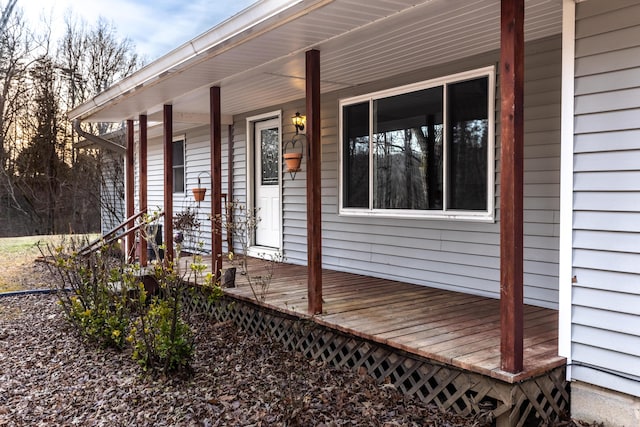 entrance to property featuring a porch