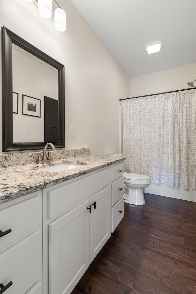 1323 Chippewa Ave SE, Cleveland, TN 37311 - full bath featuring toilet, vanity, wood finished floors, and curtained shower