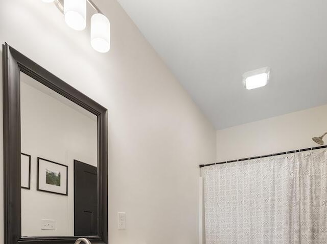 1323 Chippewa Ave SE, Cleveland, TN 37311 - bathroom view of a shower with curtain