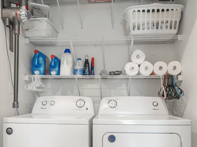 1323 Chippewa Ave SE, Cleveland, TN 37311 - washroom with washing machine and dryer