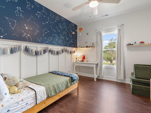 1323 Chippewa Ave SE, Cleveland, TN 37311 - bedroom with an accent wall, wood finished floors, wallpapered walls, a ceiling fan, and baseboards