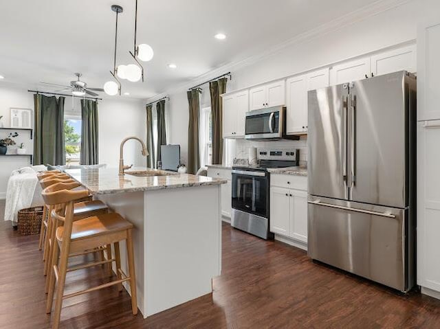 1323 Chippewa Ave SE, Cleveland, TN 37311 - kitchen featuring stainless steel appliances, a sink, recessed lighting, a kitchen bar, and dark wood-style floors