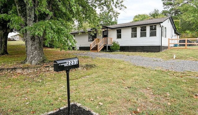 view of front of home featuring a front lawn