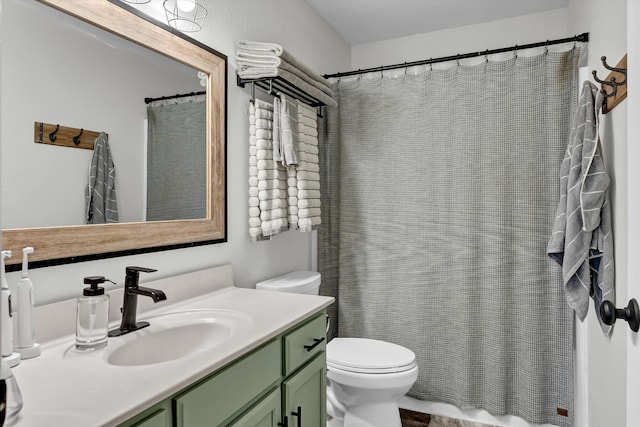 bathroom featuring a shower with curtain, vanity, and toilet