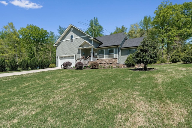 view of front facade featuring a garage, driveway, and a front lawn
