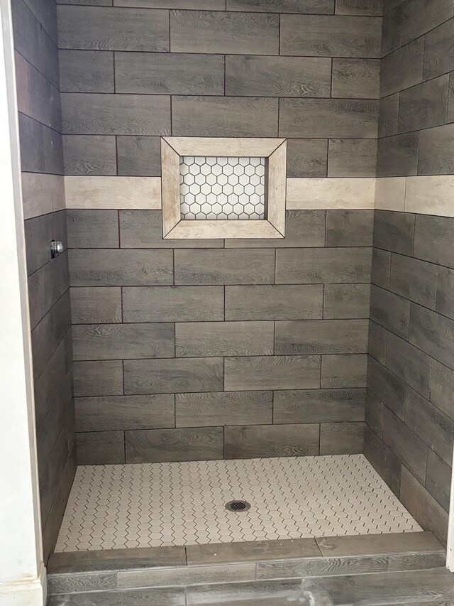 bathroom with a tile shower