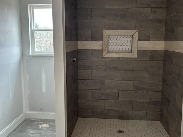 bathroom featuring tiled shower