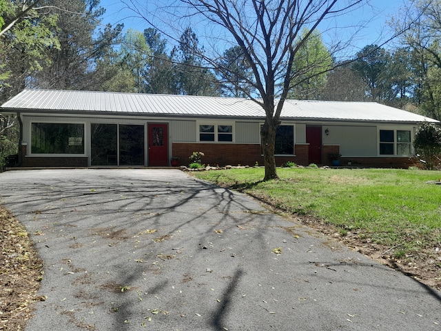 364 Cherokee Trl, Copperhill, TN 37317 - single story home with brick siding, aphalt driveway, metal roof, and a front lawn