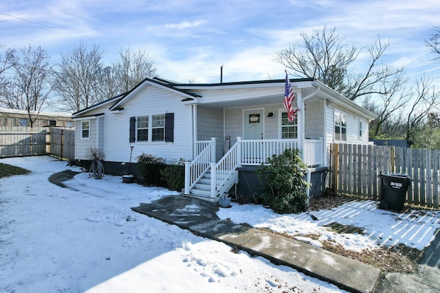 ranch-style home with a porch