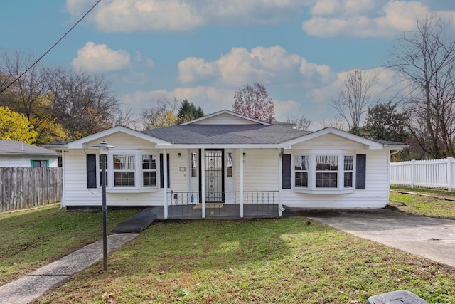 single story home with a front yard