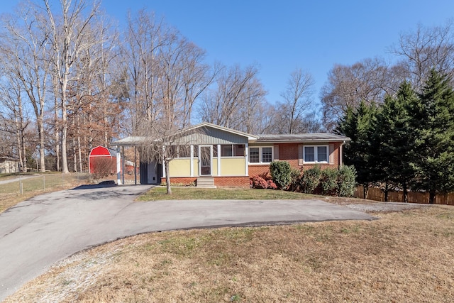 view of front of home with a carport and a front yard