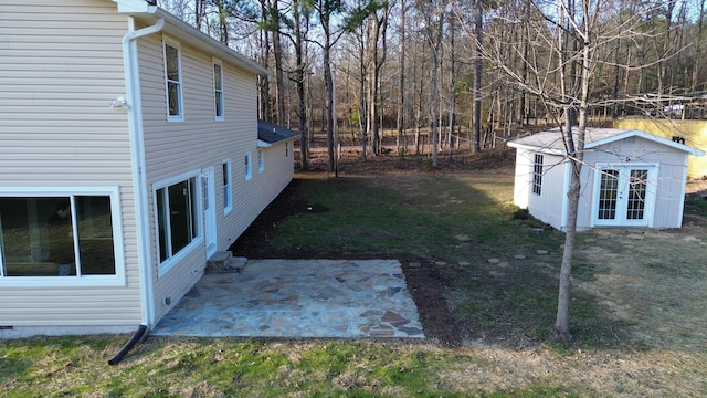 view of yard featuring a patio area