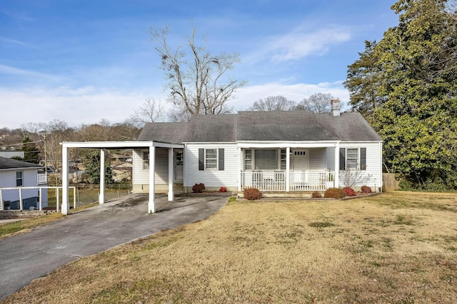 view of front of property with a front lawn, a carport, and a porch