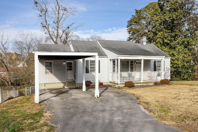 view of front of property with a porch, a carport, and a front yard