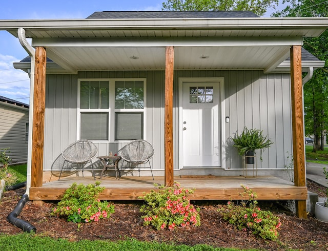 property entrance with covered porch