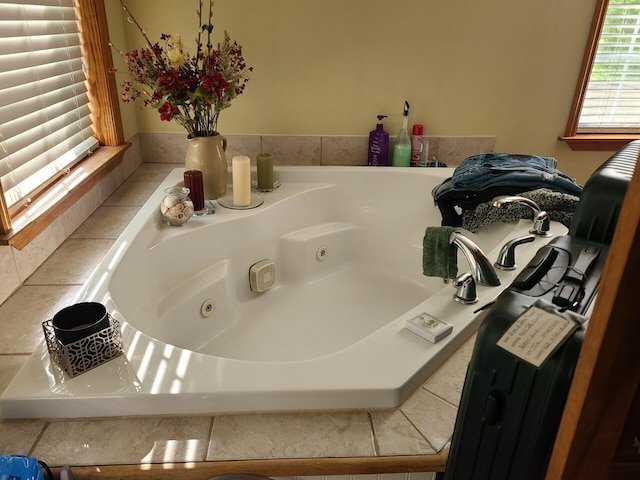 7054 Ski Club Rd, Harrison, TN 37341 - bathroom with a tub with jets