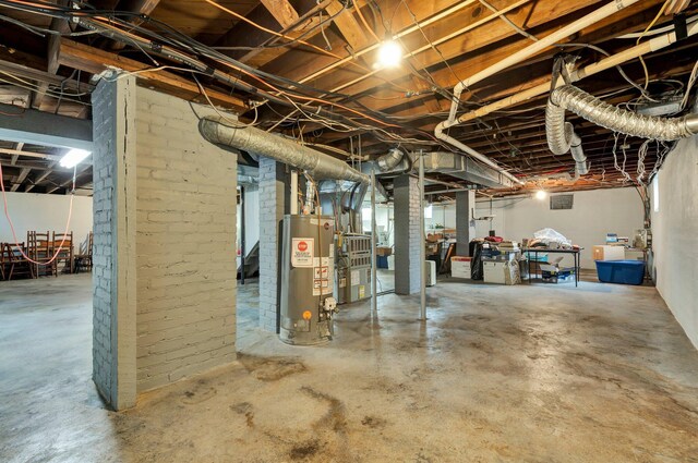 431 Highland Ave NW, Cleveland, TN 37311 - unfinished basement featuring gas water heater