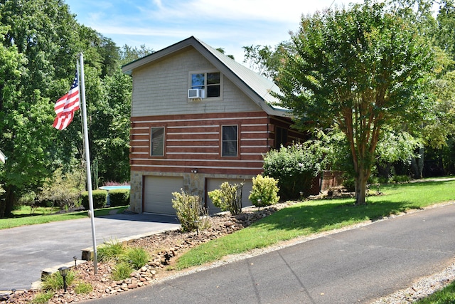 1150 Pin Hook Rd, Spring City, TN 37381 - view of side of property with driveway, a garage, a yard, and cooling unit