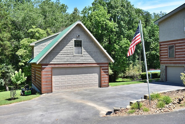 1150 Pin Hook Rd, Spring City, TN 37381 - garage featuring a detached garage