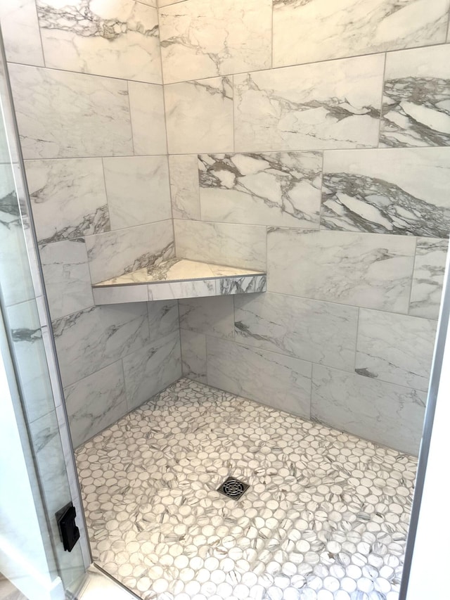 110 Dakota Dr NE, Cleveland, TN 37323 - bathroom with a tile shower