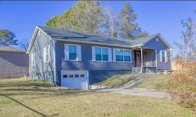 view of front of property featuring a front yard and a garage