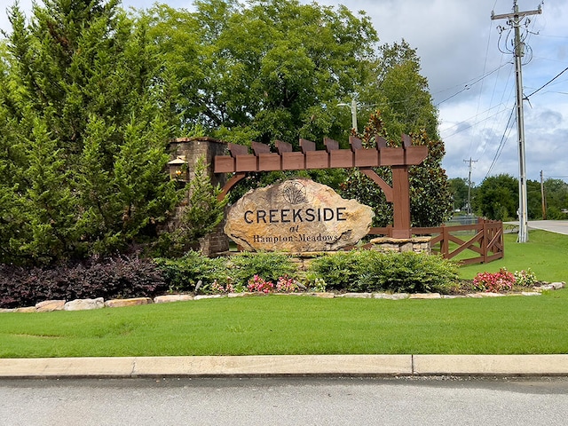 community sign featuring a lawn